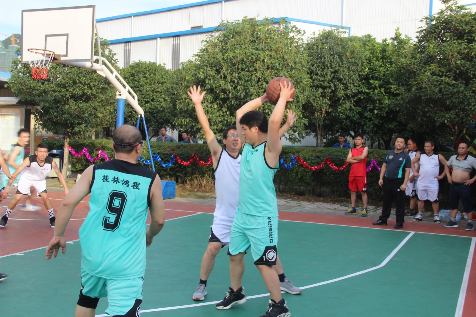 桂林鴻程秋季籃球賽半決賽火熱來(lái)襲！