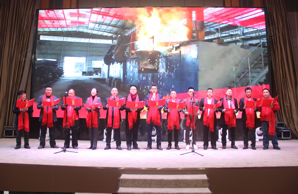 金牛辭舊歲,猛虎迎春來(lái)。搭著歡樂(lè)的時(shí)光列車,我們一起歡送碩果累累的2021年,迎來(lái)了嶄新的2022年。1月26日,我們歡聚一堂,在歡聲笑語(yǔ)、載歌載舞中迎接新春,“立足新鴻程開創(chuàng)新局面”桂林鴻程2021年年終總結(jié)表彰會(huì)由此開始! 金牛辭舊歲,猛虎迎春來(lái)。搭著歡樂(lè)的時(shí)光列車,我們一起歡送碩果累累的2021年,迎來(lái)了嶄新的2022年。1月26日,我們歡聚一堂,在歡聲笑語(yǔ)、載歌載舞中迎接新春,“立足新鴻程開創(chuàng)新局面”桂林鴻程2021年年終總結(jié)表彰會(huì)由此開始!