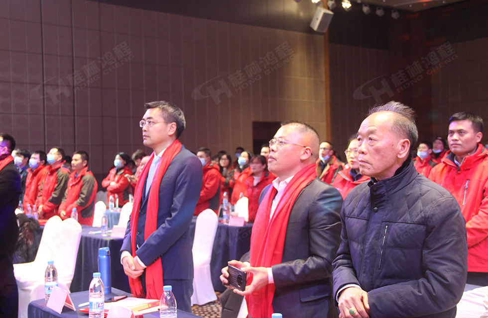 金牛辭舊歲,猛虎迎春來(lái)。搭著歡樂(lè)的時(shí)光列車,我們一起歡送碩果累累的2021年,迎來(lái)了嶄新的2022年。1月26日,我們歡聚一堂,在歡聲笑語(yǔ)、載歌載舞中迎接新春,“立足新鴻程開創(chuàng)新局面”桂林鴻程2021年年終總結(jié)表彰會(huì)由此開始! 金牛辭舊歲,猛虎迎春來(lái)。搭著歡樂(lè)的時(shí)光列車,我們一起歡送碩果累累的2021年,迎來(lái)了嶄新的2022年。1月26日,我們歡聚一堂,在歡聲笑語(yǔ)、載歌載舞中迎接新春,“立足新鴻程開創(chuàng)新局面”桂林鴻程2021年年終總結(jié)表彰會(huì)由此開始!