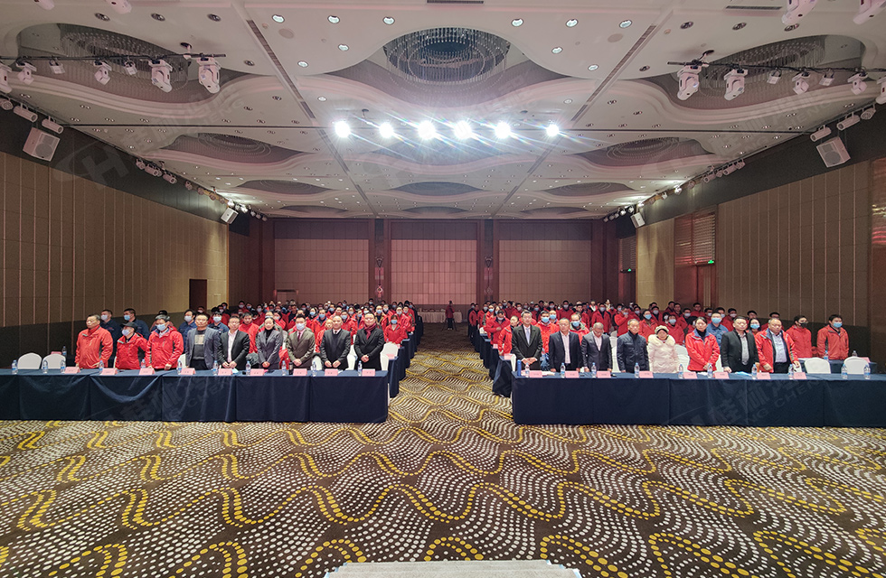 金牛辭舊歲,猛虎迎春來(lái)。搭著歡樂(lè)的時(shí)光列車,我們一起歡送碩果累累的2021年,迎來(lái)了嶄新的2022年。1月26日,我們歡聚一堂,在歡聲笑語(yǔ)、載歌載舞中迎接新春,“立足新鴻程開創(chuàng)新局面”桂林鴻程2021年年終總結(jié)表彰會(huì)由此開始! 金牛辭舊歲,猛虎迎春來(lái)。搭著歡樂(lè)的時(shí)光列車,我們一起歡送碩果累累的2021年,迎來(lái)了嶄新的2022年。1月26日,我們歡聚一堂,在歡聲笑語(yǔ)、載歌載舞中迎接新春,“立足新鴻程開創(chuàng)新局面”桂林鴻程2021年年終總結(jié)表彰會(huì)由此開始!